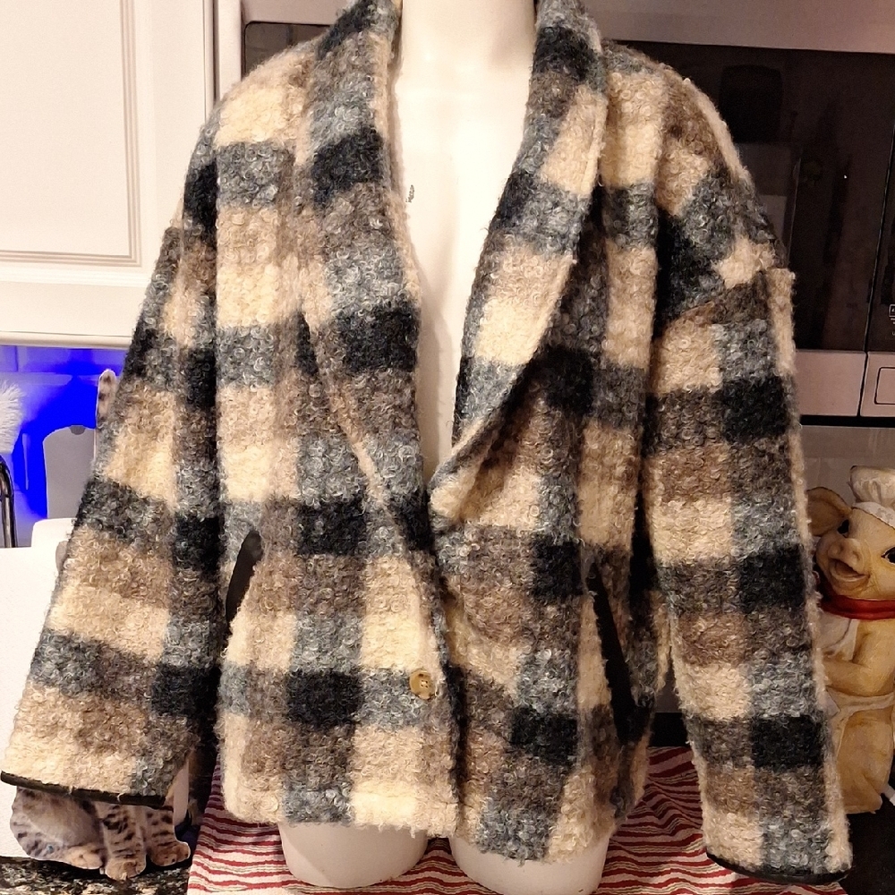 f Knox Rose Black and Gray Teddy Jacket XXL. Beautiful
